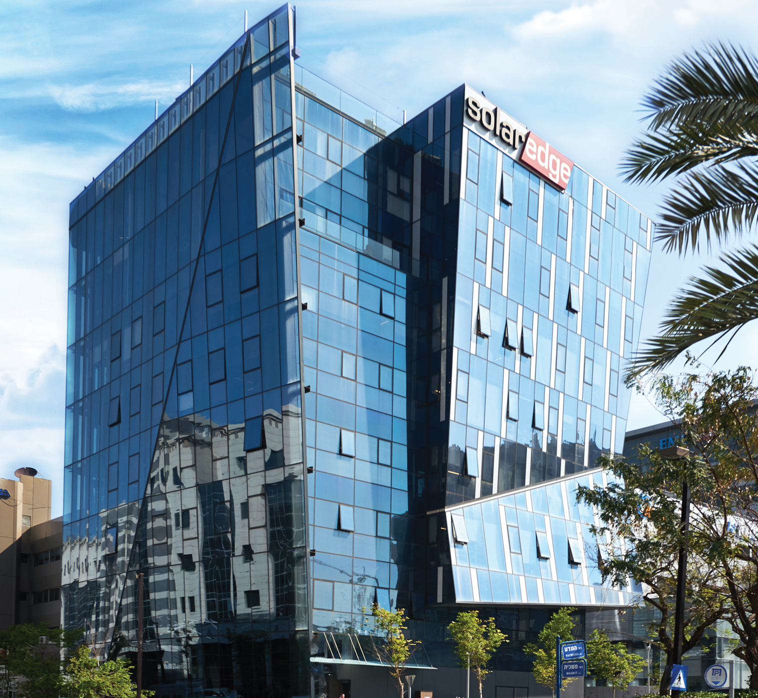 Ajlan & Bros Holding and SolarEdge Technologies form Joint Venture to Accelerate Solar Adoption in the Kingdom of Saudi Arabia